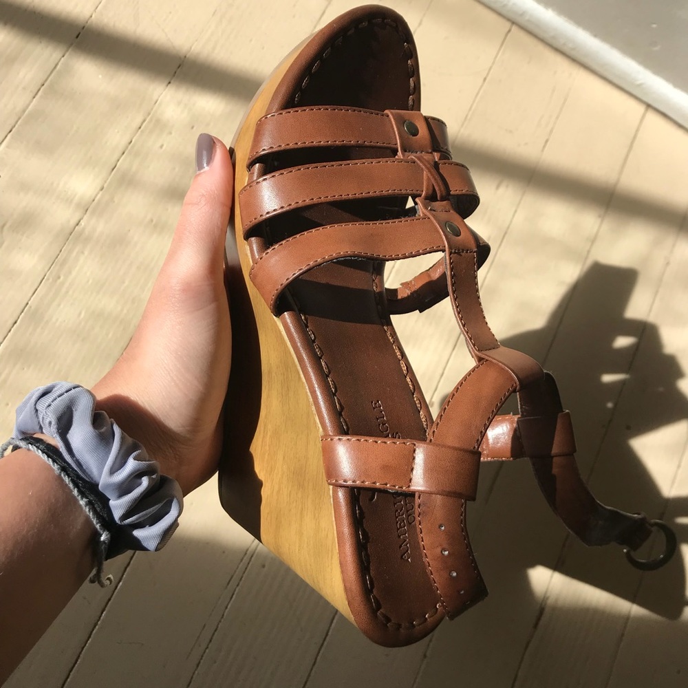 American Eagle wood and brown leather wedges